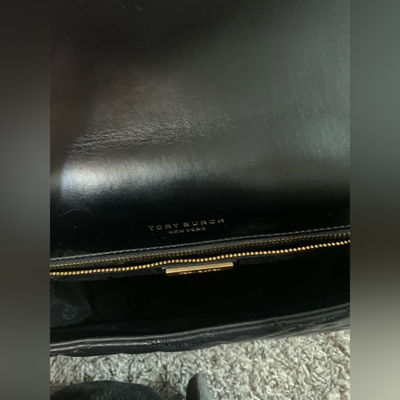 Tory Burch Willa Quilted Purse - Picture 8 of 15